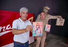 José Trujillo y su sobrino Antonio, hermano e hijo del recordado y homenajeado Manolo, este jueves con el libro.