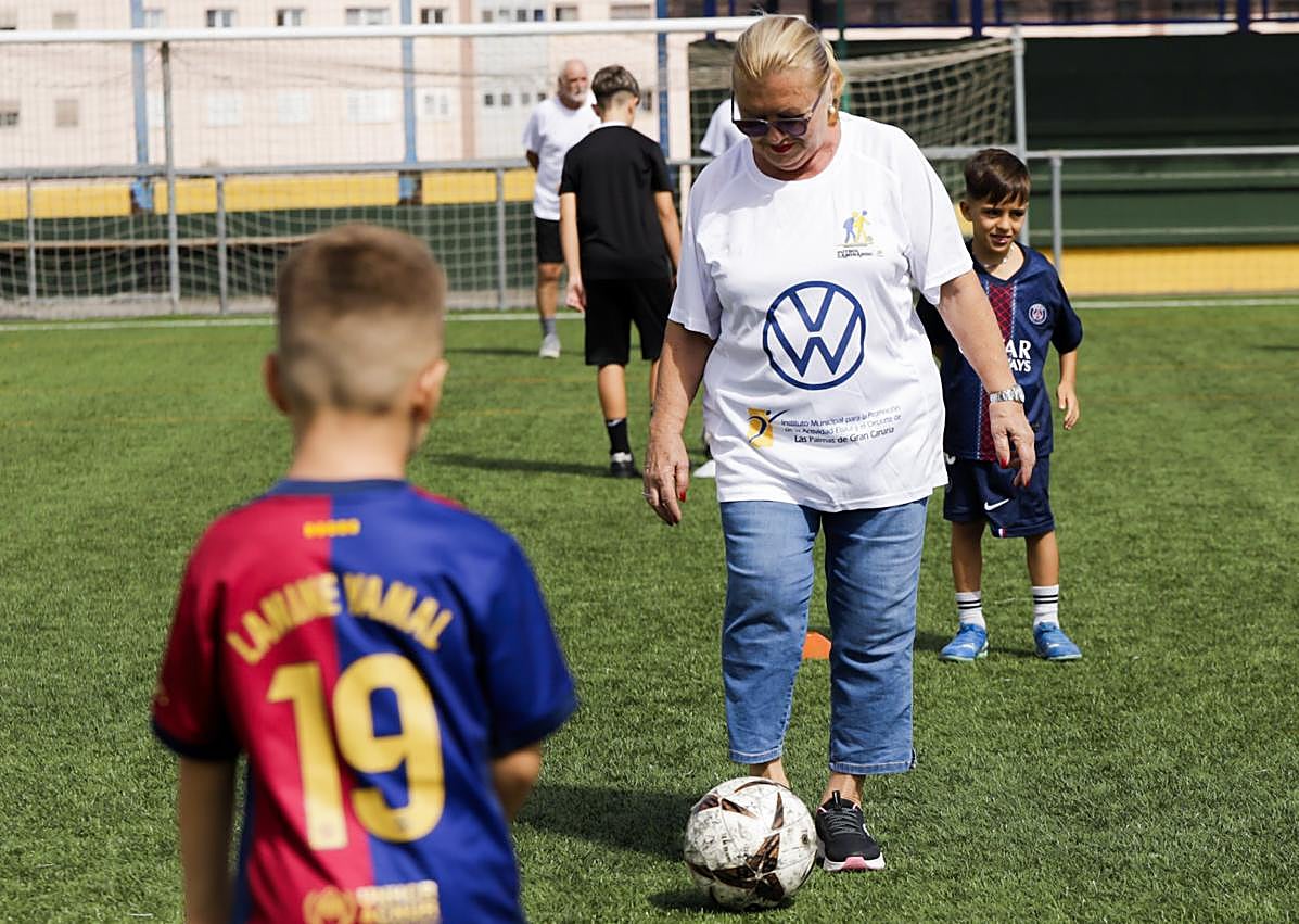 Imagen secundaria 1 - Gran éxito del encuentro &#039;Hoy me llevas tú&#039; de la Fundación Canaria de la FIFLP