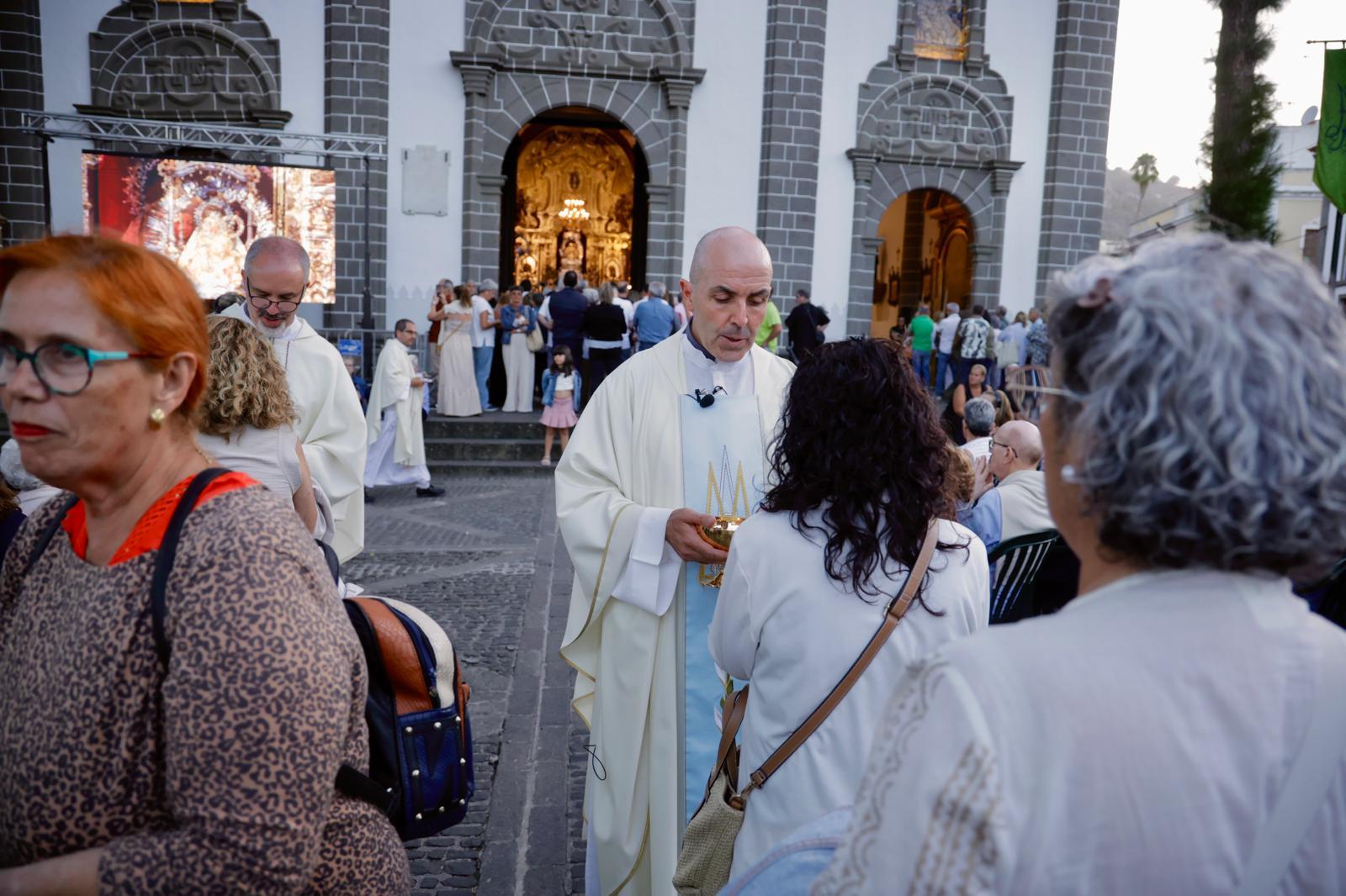 La bajada de la Virgen del Pino de su camarín, en imágenes