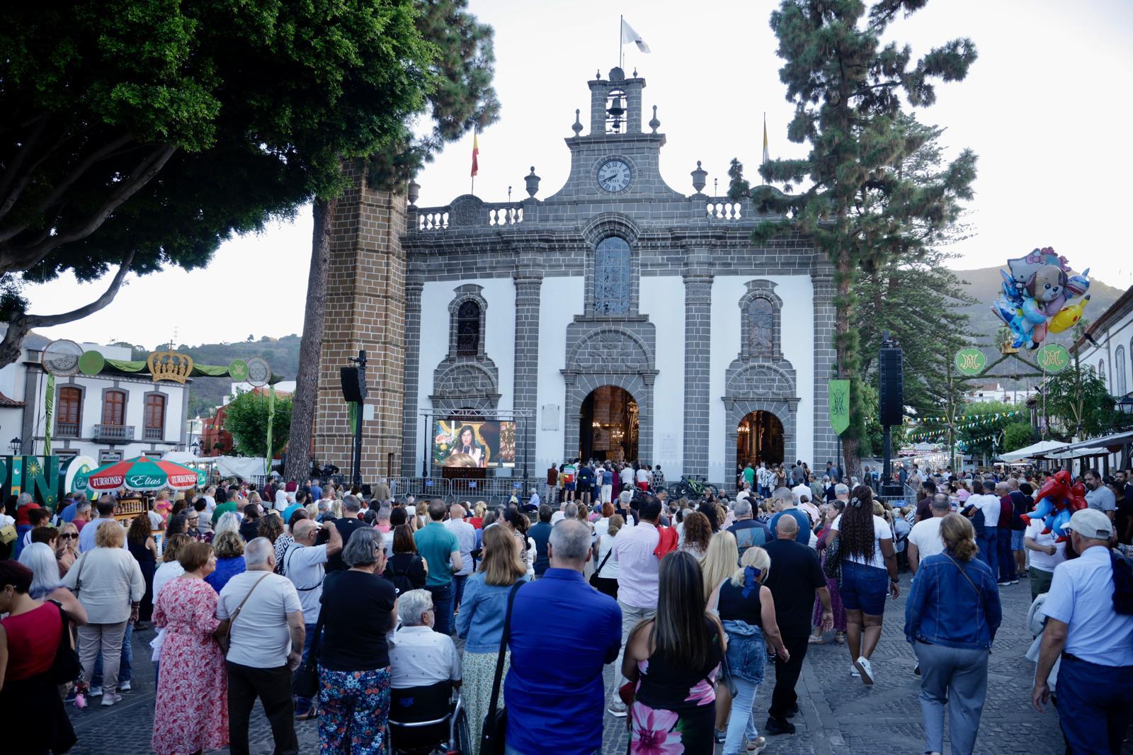 La bajada de la Virgen del Pino de su camarín, en imágenes