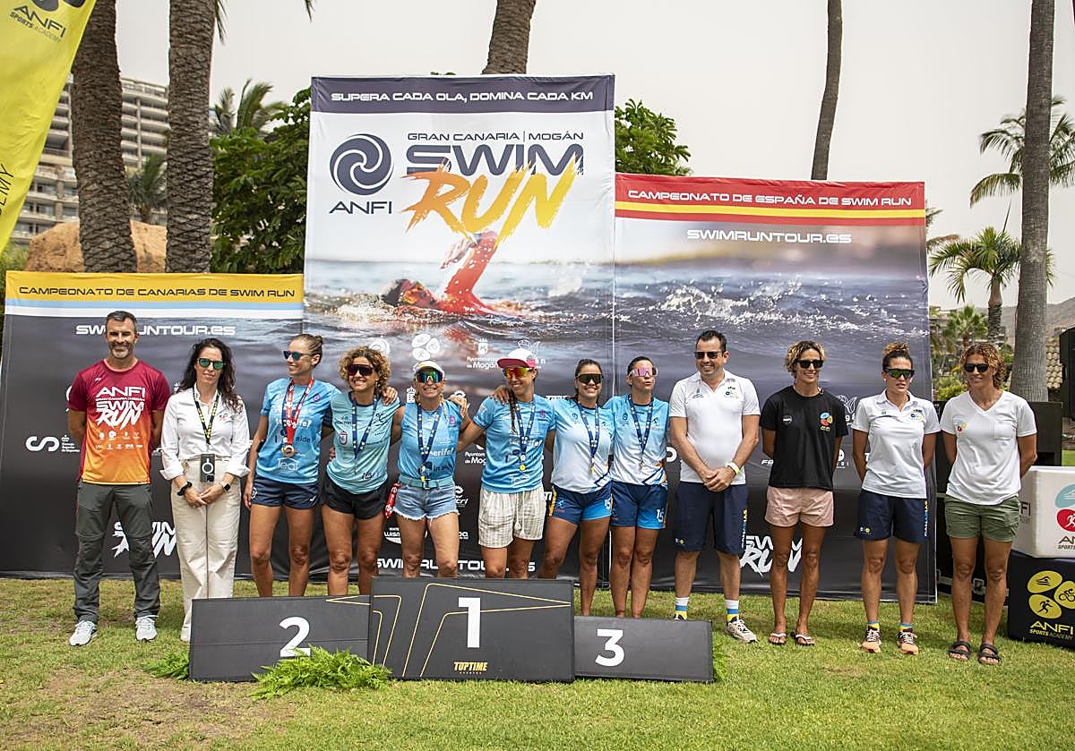 Imagen secundaria 1 - Pareja mixta campeona y equipo campeón de España.
