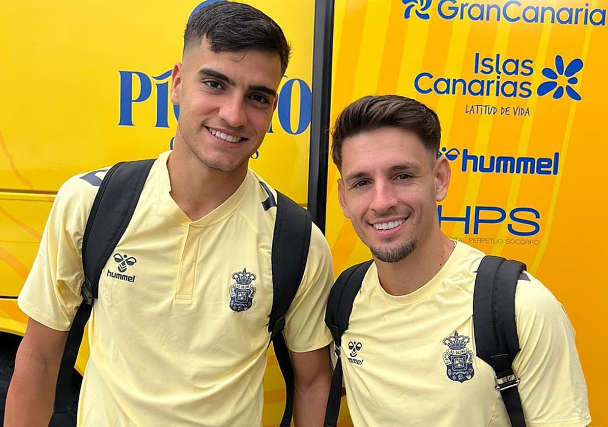 Ale García, una de las sensaciones del equipo en este arranque, e Iván Gil, recuperado de su lesión, en la salida de la expedición este sábado.