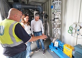 Supervisión de cómo está quedando la nueva desaladora para uso agrícola.