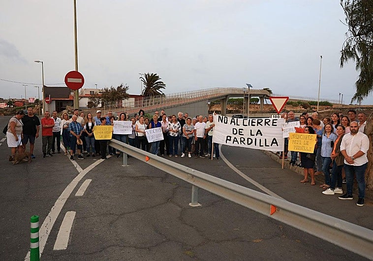 Un momento de la concentración de los vecinos de La Pardilla.