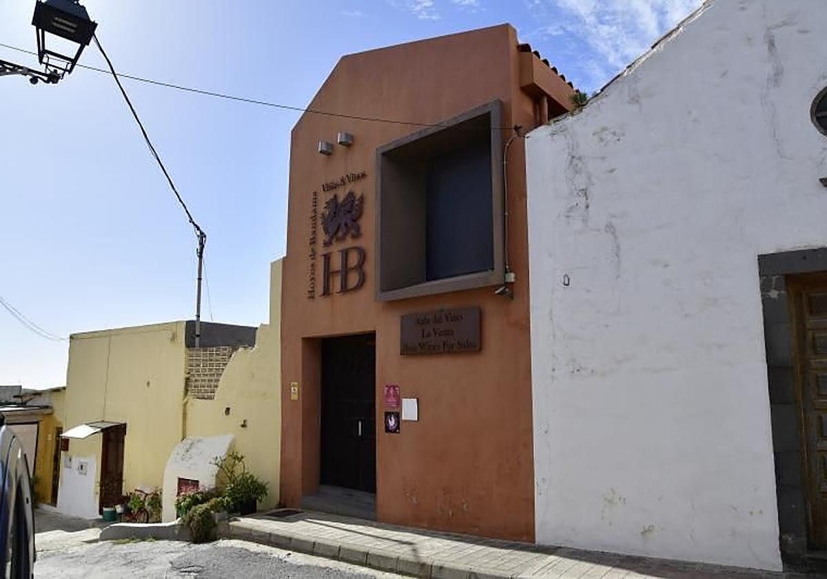 Fachada de la bodega situada en el caserío de Bandama incluida en los bienes subastados