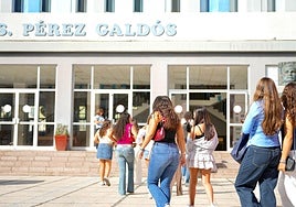 Estudiantes de la ESO entran este miércoles al IES Pérez Galdós.