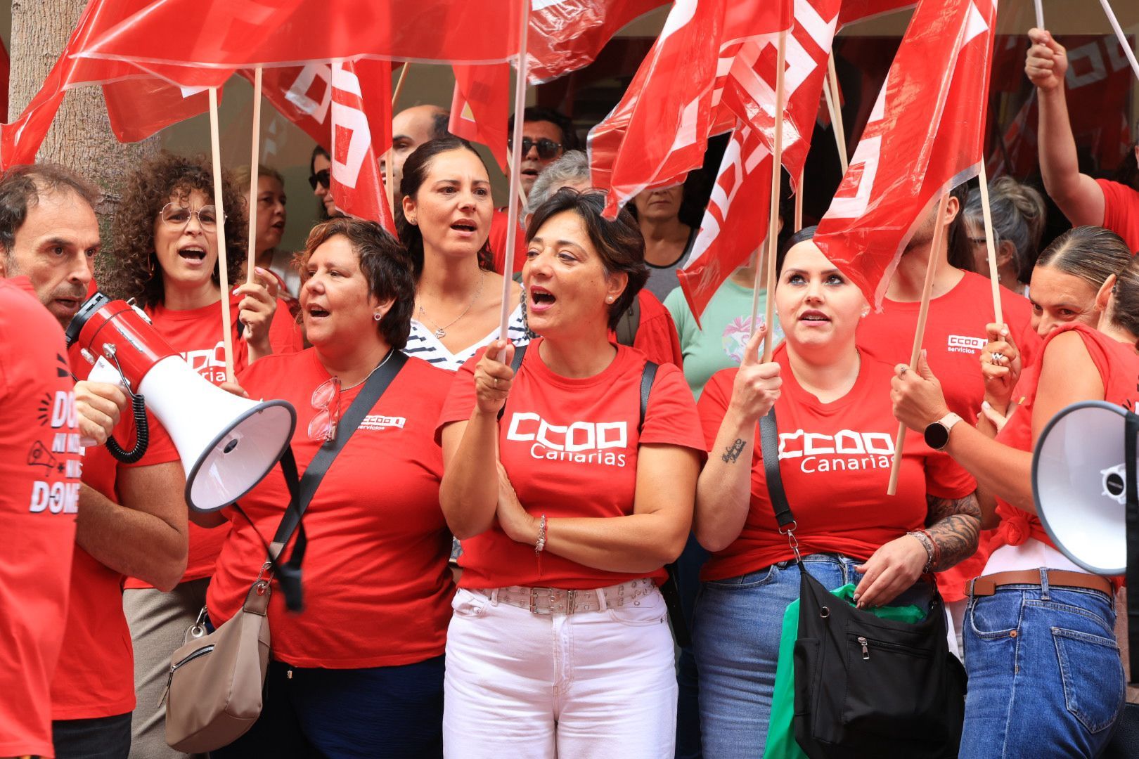 Los sindicatos CCOO y UGT se manifiestan en reclamo de la reducción de la jornada laboral