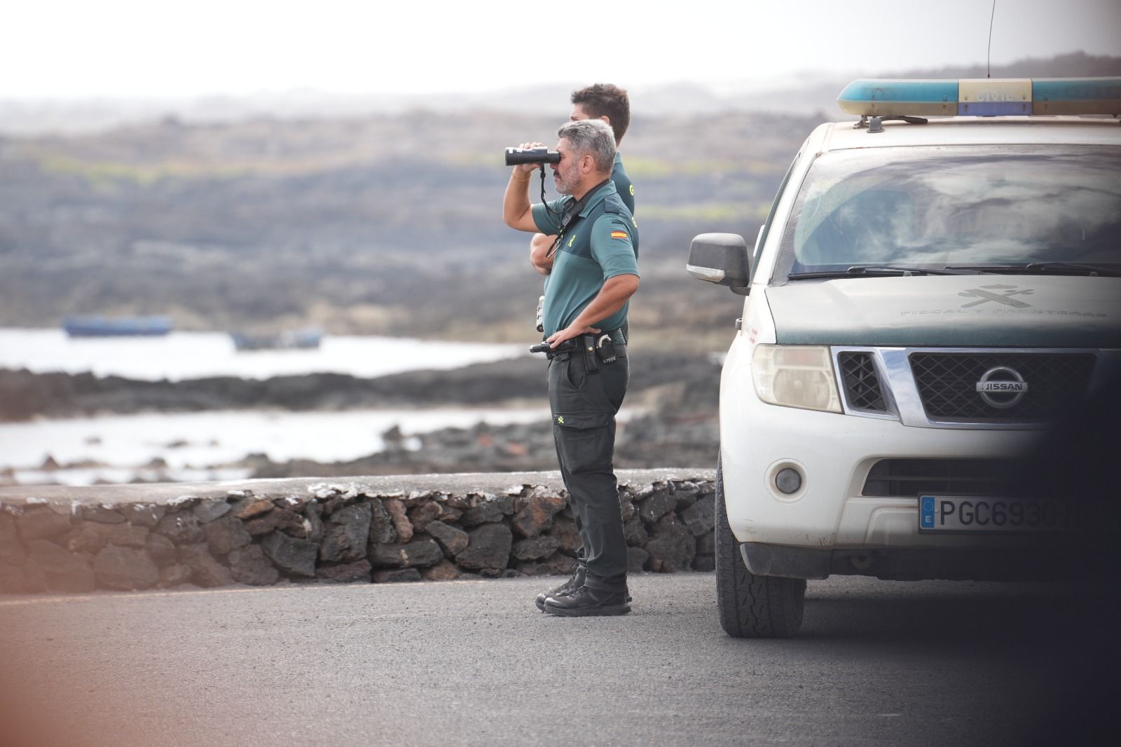 El incendio del barco atunero encallado en Órzola
