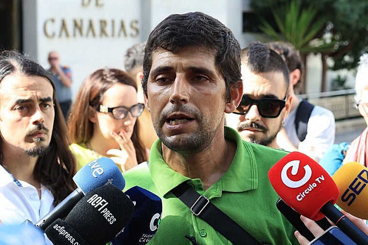 Moisés García ha recibido como un pequeño alivio este aplazamiento del desahucio de su vivienda.