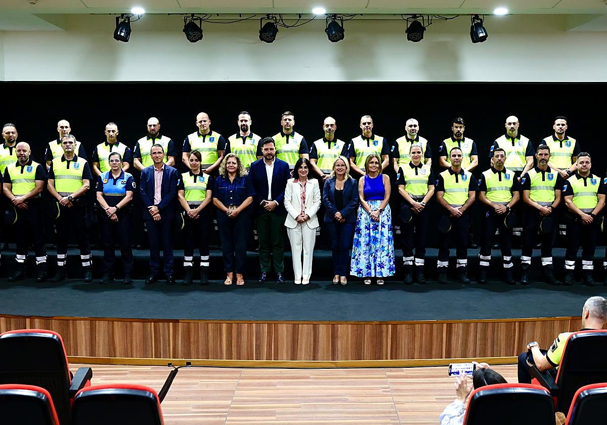 Foto de familia, durante el acto en el Espacio Cultural Jesús Arencibia.
