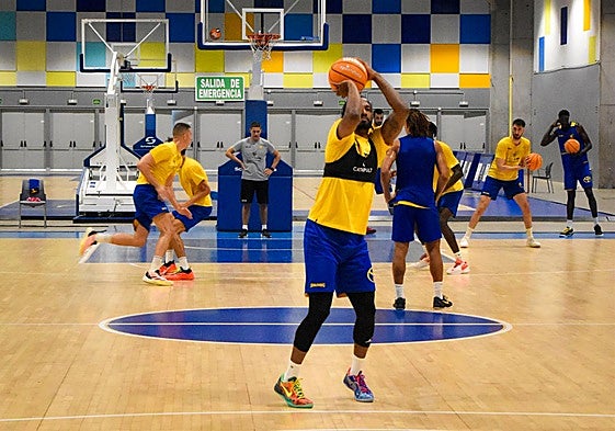 Angola, en mitad de un entrenamiento con el CB Gran Canaria.