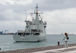 Foto de archivo del buque Tornado.