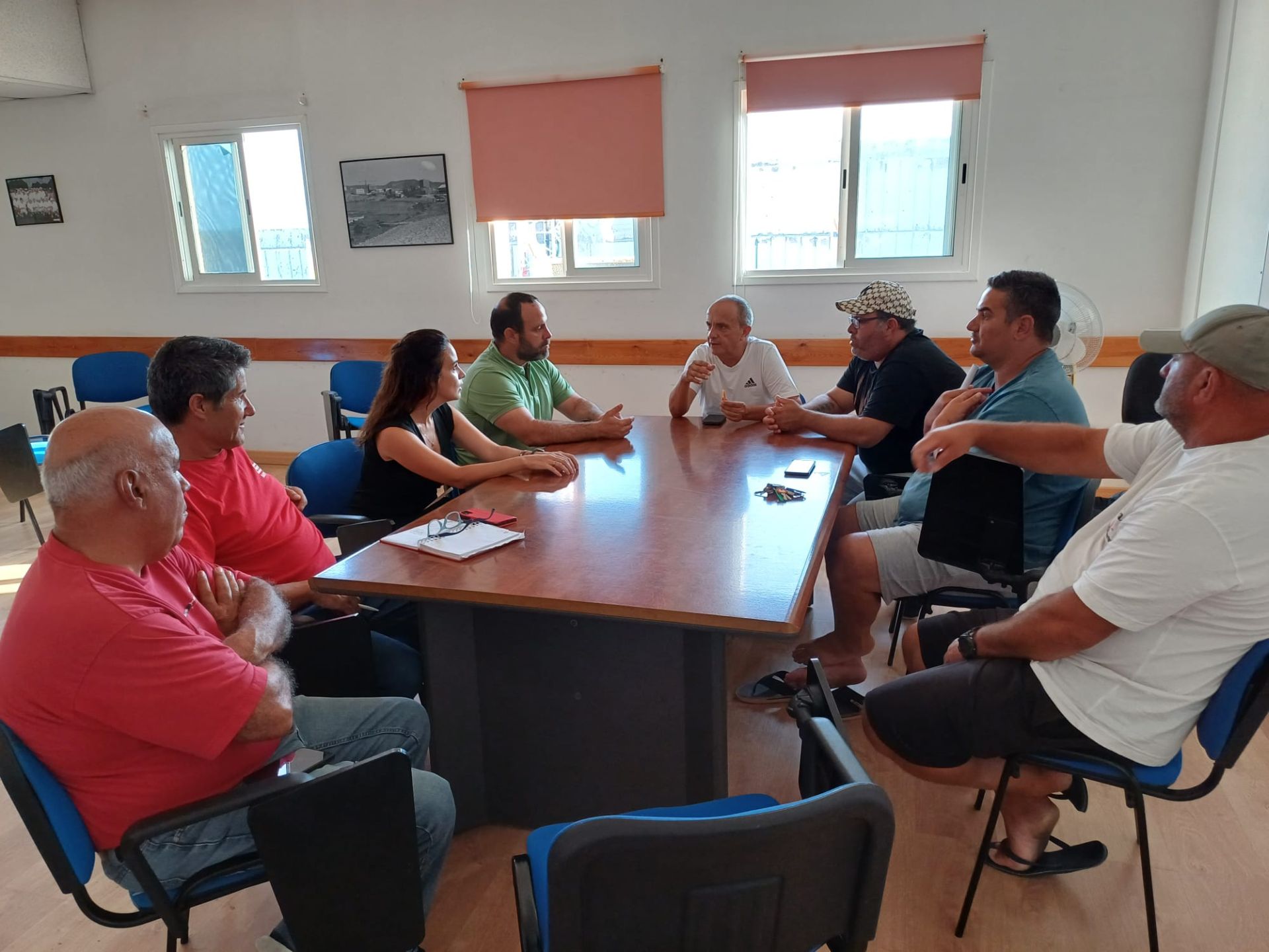 Reunión de los representantes de la Cofradía de Pescadores de Mogán para presentar su enfado al PSOE.