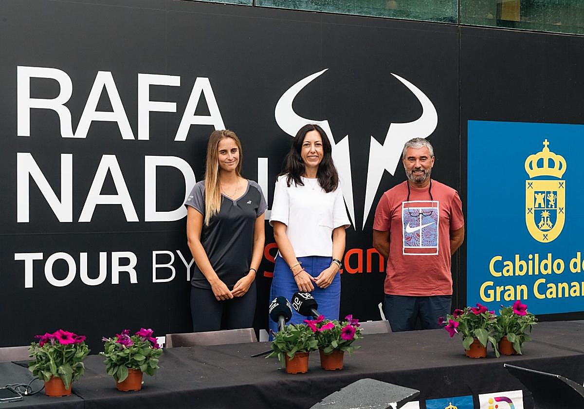 Carlota Molina, Leticia López y JF Fernández, ayer en la presentación del torneo.