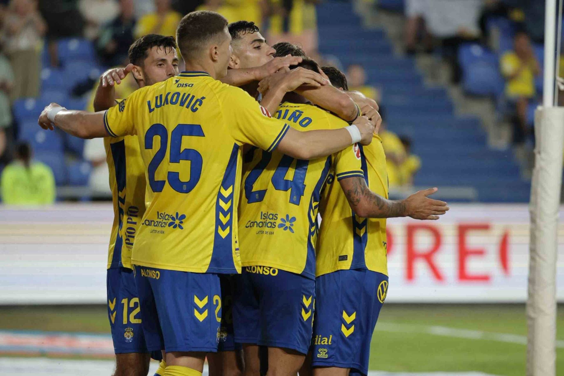 UD Las Palmas ante la Real Sociedad B, en imágenes