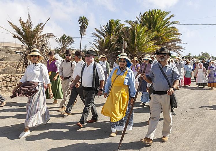 Caminantes llegando a Mancha Blanca.