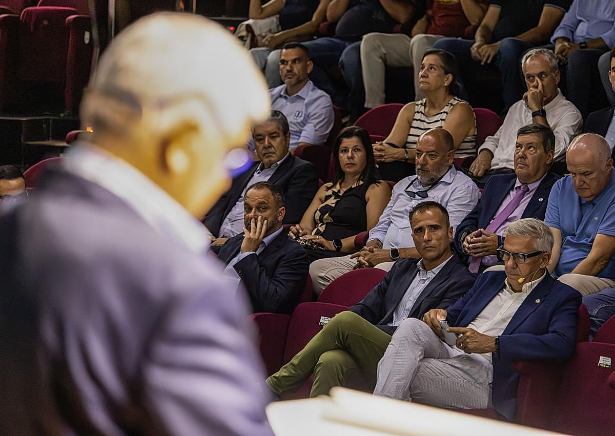 Imagen secundaria 1 - Federación Interinsular de Fútbol de Las Palmas, un proyecto de presente y no solo de futuro