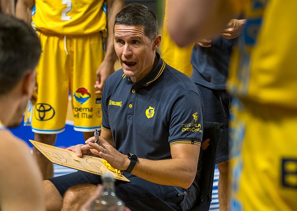 Imagen secundaria 1 - El Granca, campeón del Torneo As Burgas de Ourense tras vencer al Bilbao (89-85)