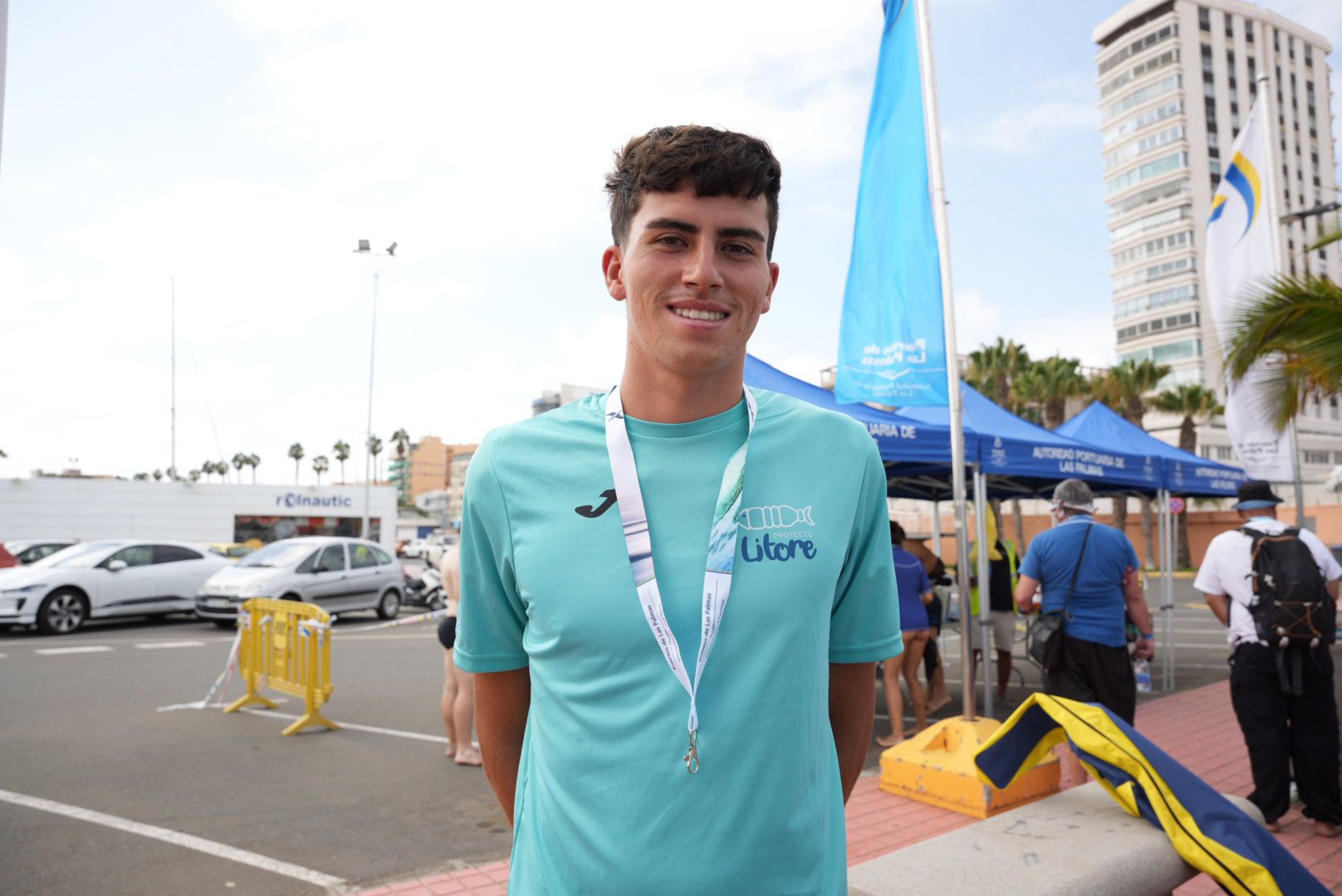 Limpieza de los fondos de la playa de las Alcaravaneras
