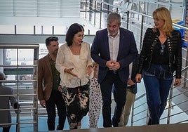 Esther Monzón (a la derecha) en una visita cursada ayer al centro de salud de Guanartemen.