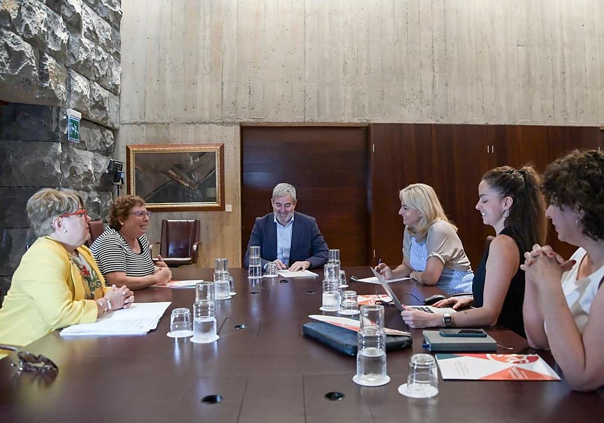 Momento de la reunión mantenida este martes.
