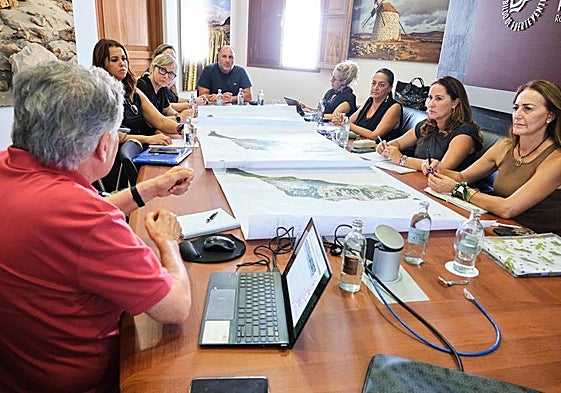 Encuentro en el Cabildo para dar detalles del borrador del PIOT e informar sobre el PORN.