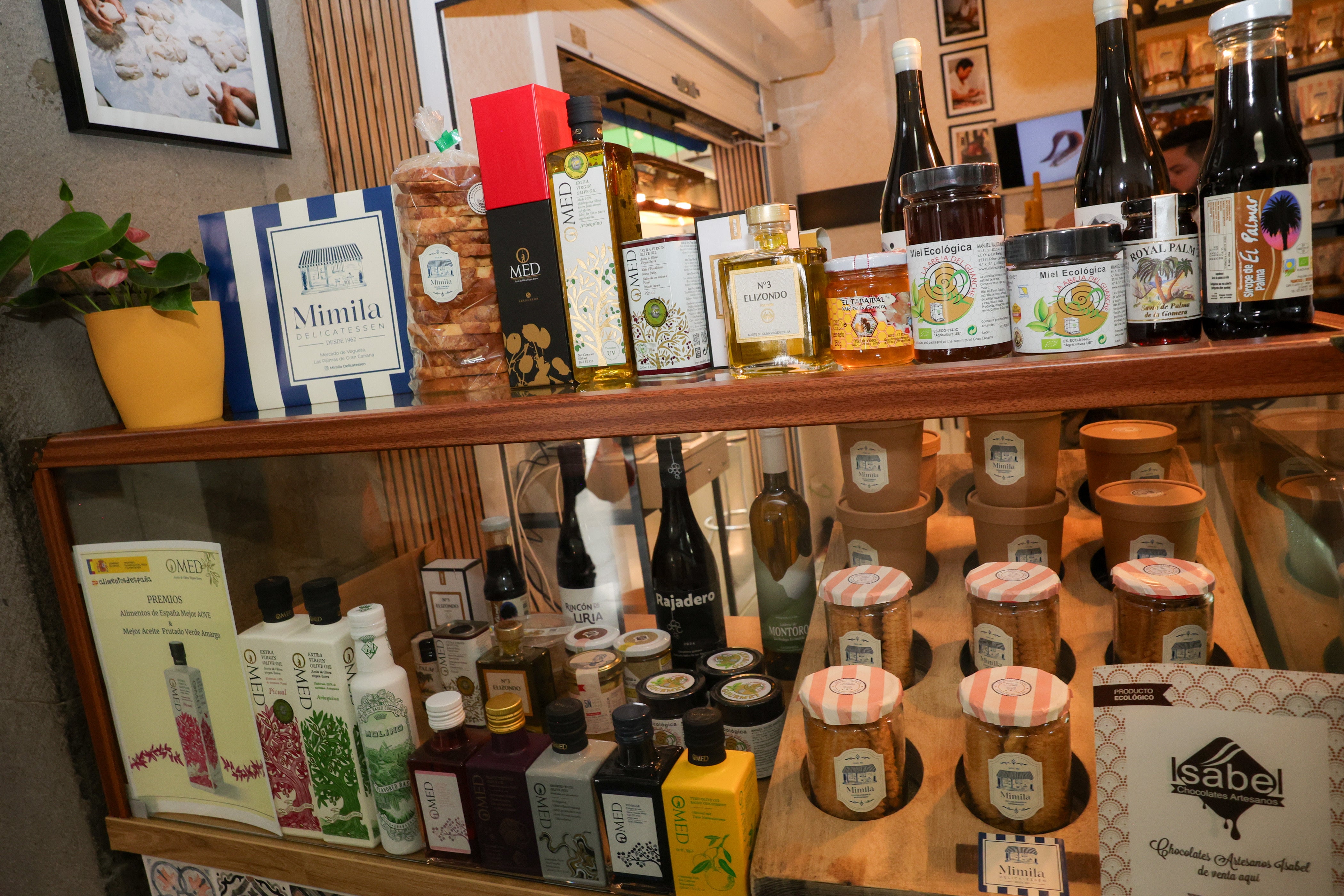 Imagen secundaria 1 - Galletas, vinos, aceites y miel disponibles en Mimila Delicatessen.