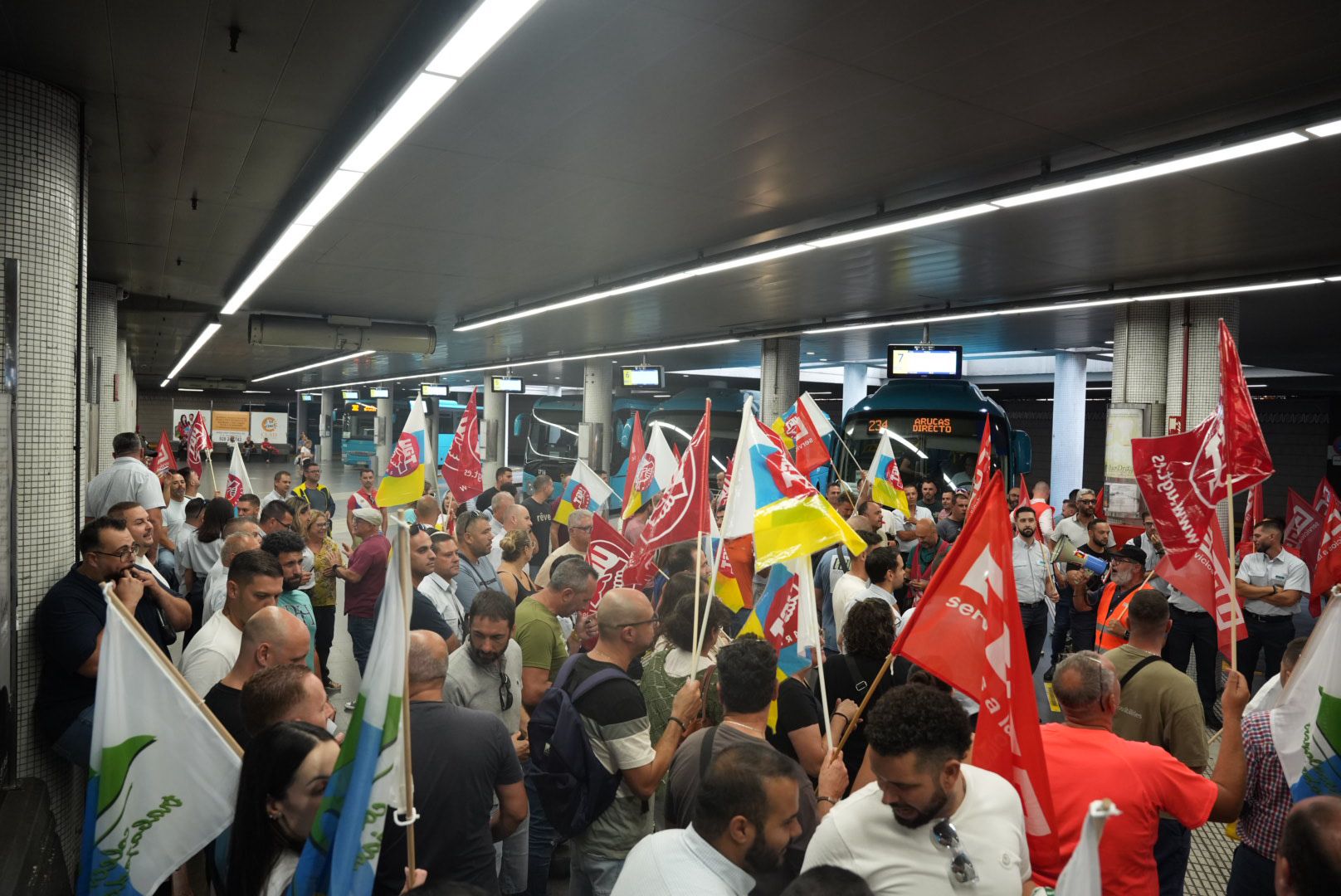 Huelga de transporte en Gran Canaria: las guaguas protestan para reclamar un convenio provincial