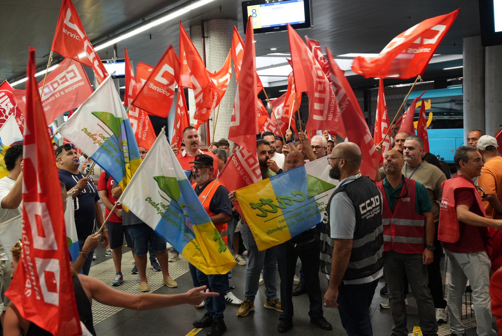 Huelga de transporte en Gran Canaria: las guaguas protestan para reclamar un convenio provincial