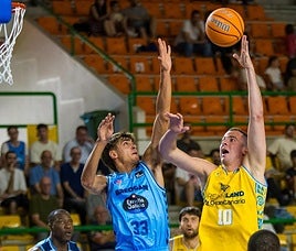 Salvó deja el gancho en el encuentro contra el Río Breogán.