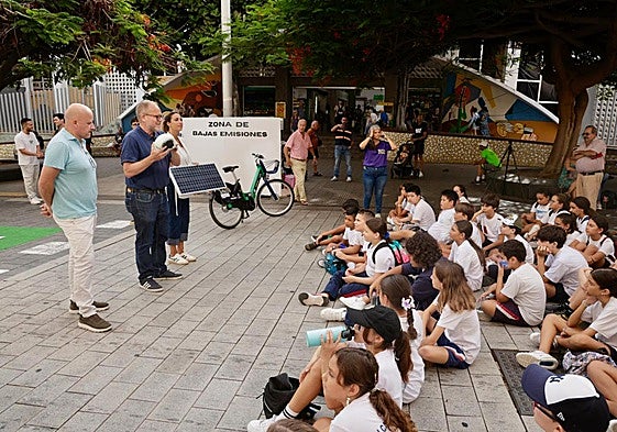 El concejal de Movilidad, José Eduardo Ramírez, presentó el acto celebrado en el Mercado Central.