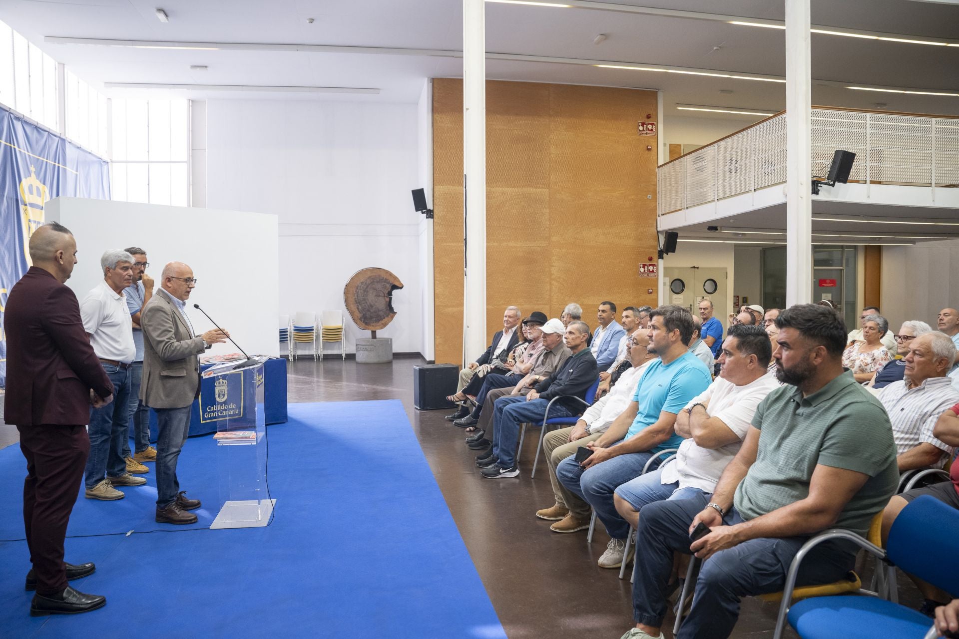 El Cabildo de Gran Canaria se vuelca con el libro &#039;Desde el terrero con memoria y dignidad&#039; sobre el legado del Pollo de La Barranquera I