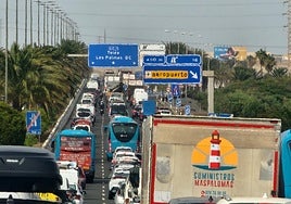 Imagen de las retenciones ocasionadas por el accidente.