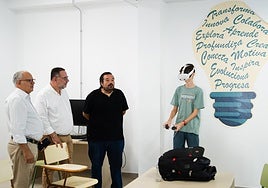 Casimiro Curbelo (i) y Poli Suárez (c) en la inauguración oficial del centro integrado de FP.