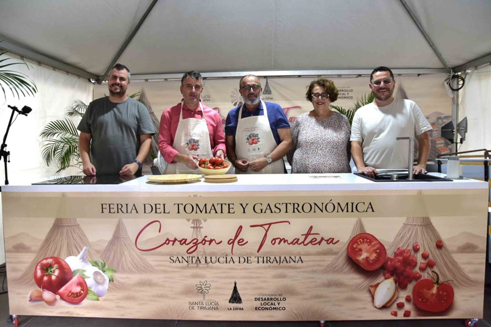 Calor y mucho sabor en la feria del tomate en Santa Lucía en Tirajana