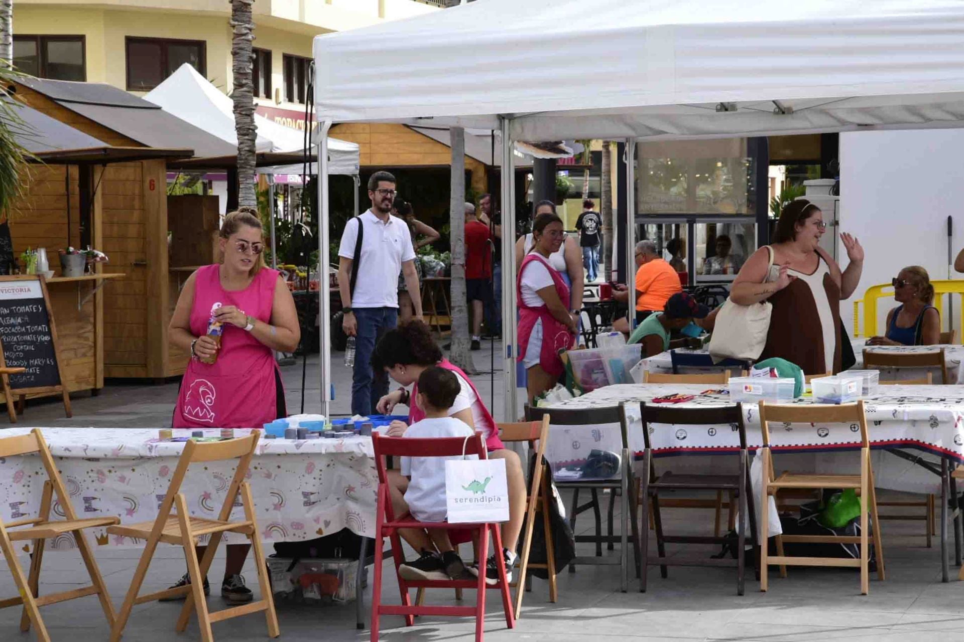 Calor y mucho sabor en la feria del tomate en Santa Lucía en Tirajana