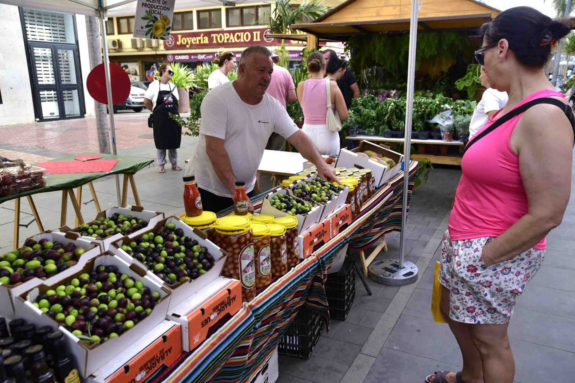 Calor y mucho sabor en la feria del tomate en Santa Lucía en Tirajana