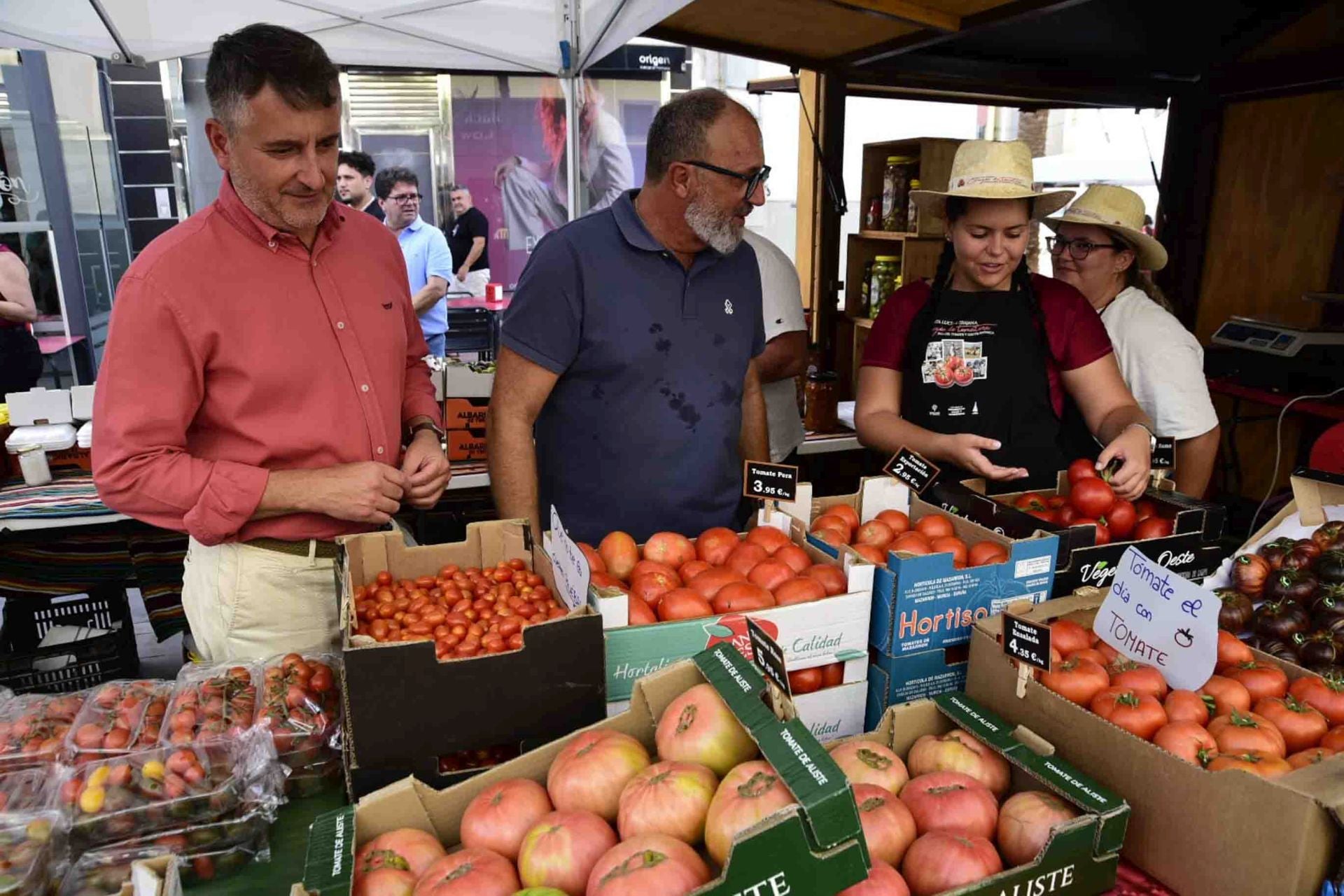 Calor y mucho sabor en la feria del tomate en Santa Lucía en Tirajana