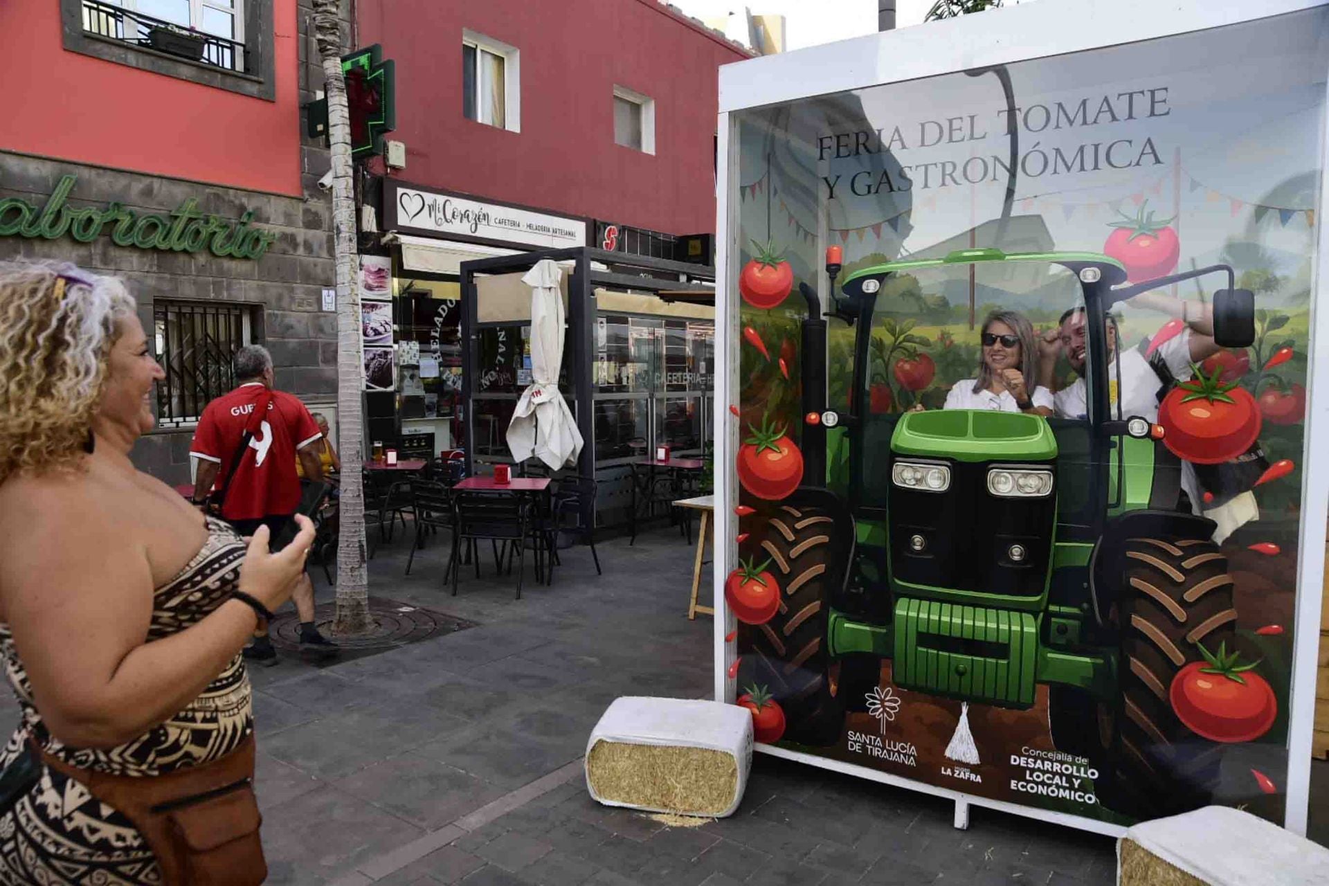 Calor y mucho sabor en la feria del tomate en Santa Lucía en Tirajana