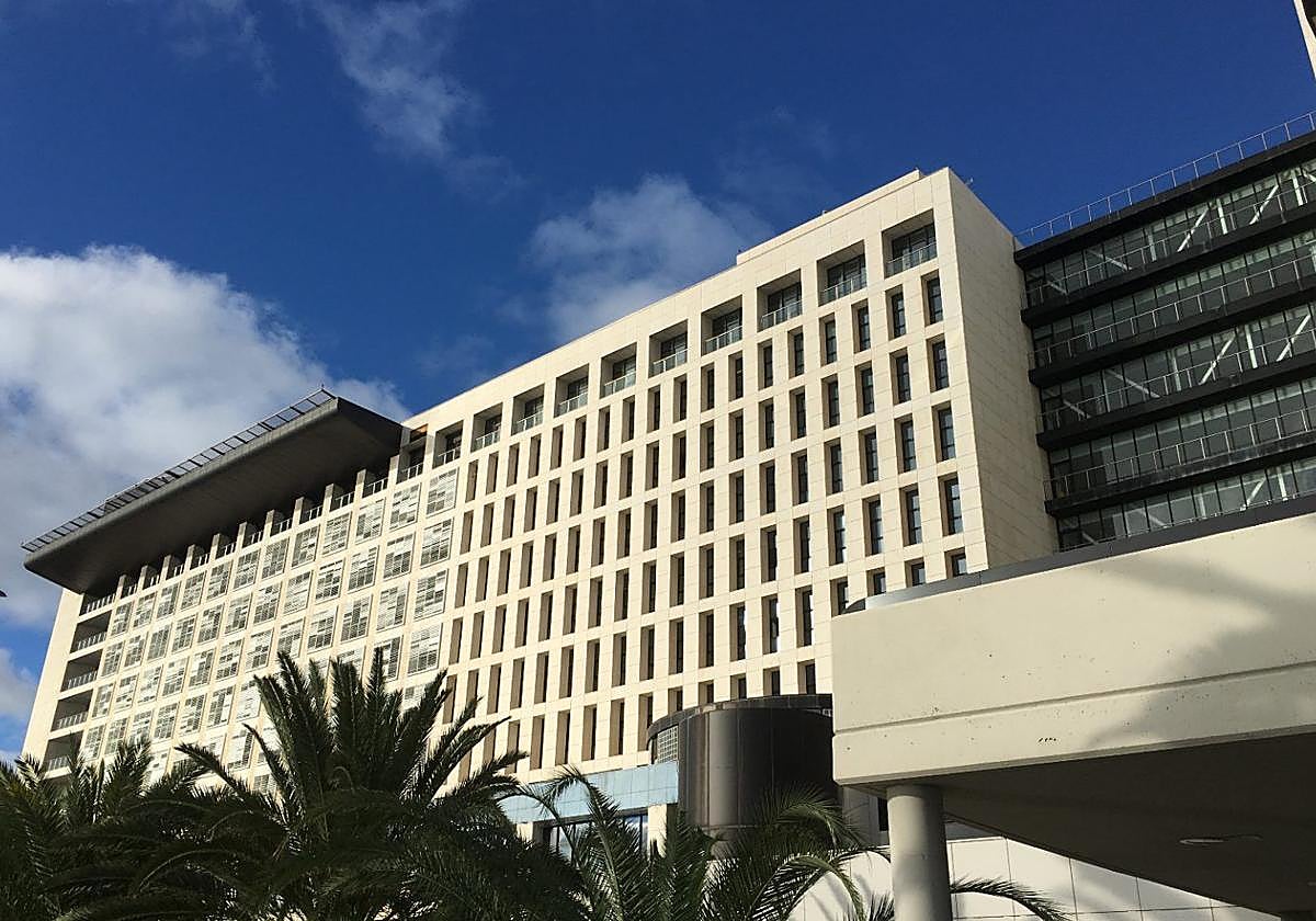 Imagen de archivo del exterior del Hospital Insular.