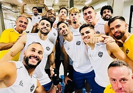 Selfie de la plantilla del Guaguas, lista para afrontar el torneo en La Gomera.