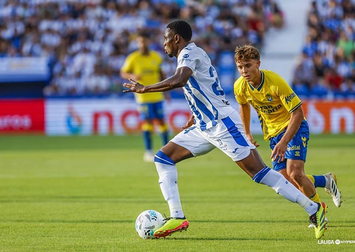 Imagen secundaria 1 - Secuencia de imágenes del encuentro en Butarque.