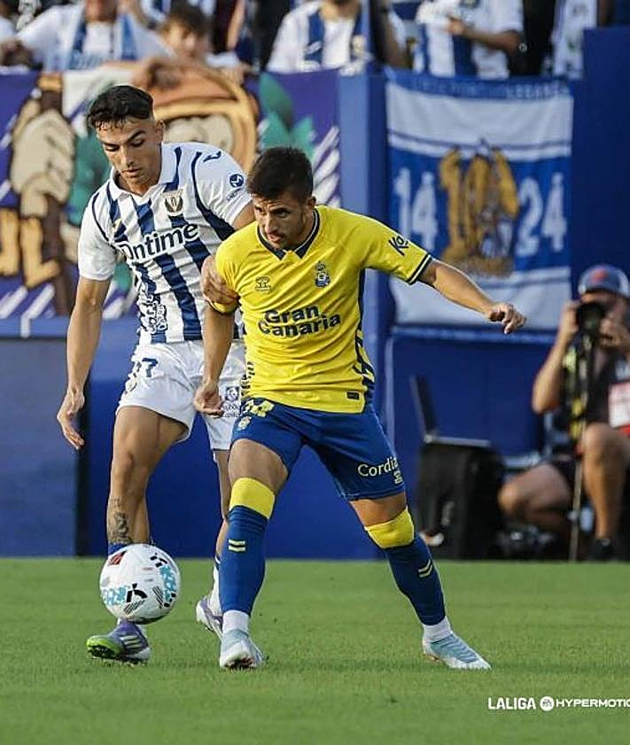 Imagen secundaria 2 - Secuencia de imágenes del encuentro en Butarque.