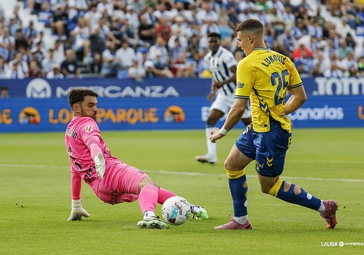 Imagen principal - Secuencia de imágenes del encuentro en Butarque.