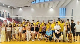 Una representación del CD Aguleme Drago acudió en la tarde del viernes al entrenamiento del CV Guaguas.