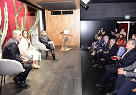 Uno de los momentos del encuentro en el salón de actos de CANARIAS7.