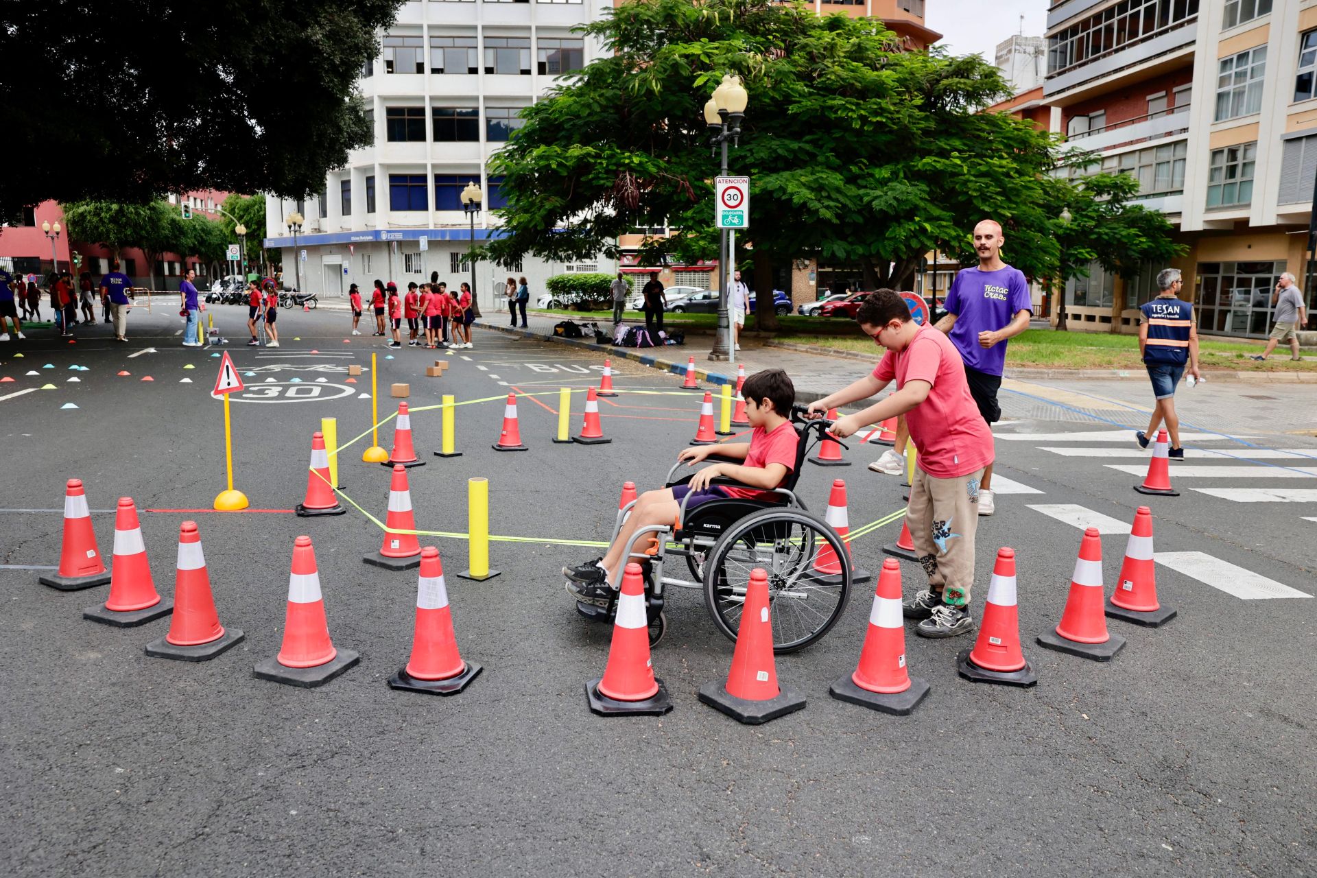 Nueva zona peatonal en el espacio urbano de Arenales