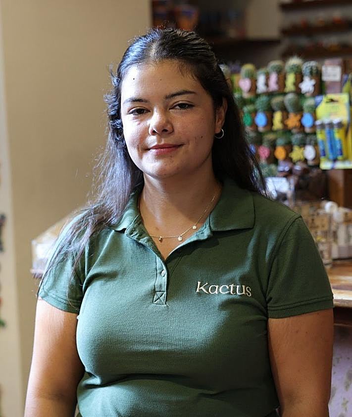 Imagen secundaria 2 - Los comerciantes de Arucas temen echar el cierre por las obras: «Los clientes prefieren ir a comprar a la capital o a Teror»