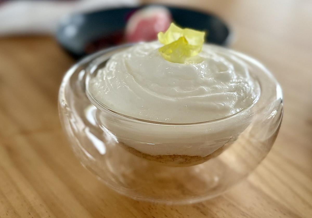 Imagen principal - Postres en Revés Bistró