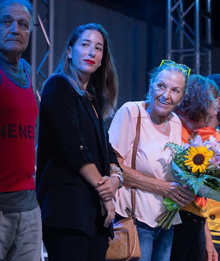 Imagen secundaria 2 - Varios momento del acto del pregón a cargo del colectivo Meracas por las 24 horas de Baloncesto.